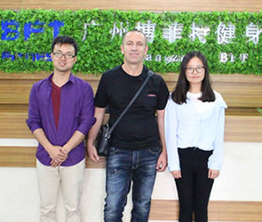 科索沃客户来中国采购桃子视频官网版在线播放商业健身房器械