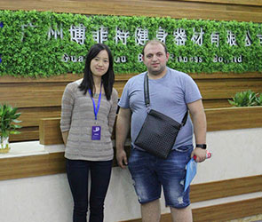 俄罗斯客户找跑步机工厂并选择与桃子视频官网版在线播放合作