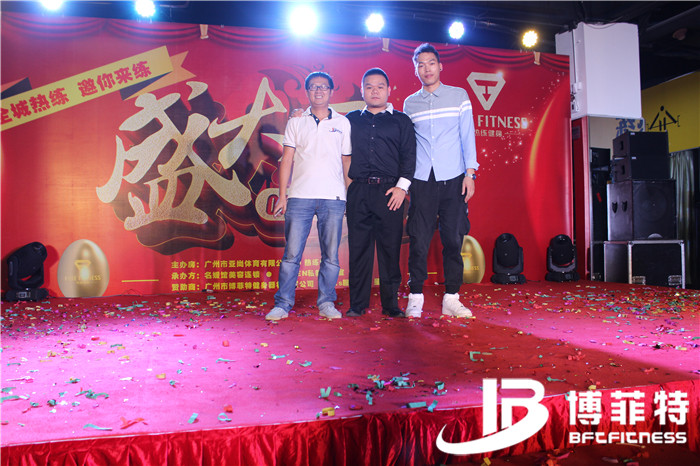 热练健身房开业活动 桃子视频官网版在线播放客户健身房案例，广州桃子视频官网版在线播放健身器材