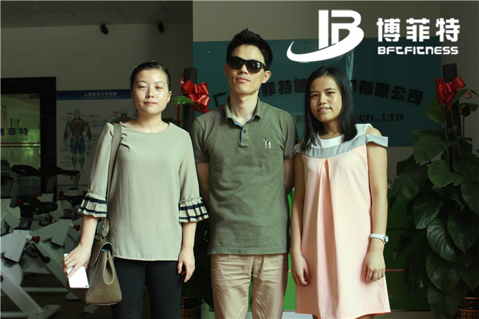 韩国客户来中国进口桃子视频官网版在线播放的健身器材