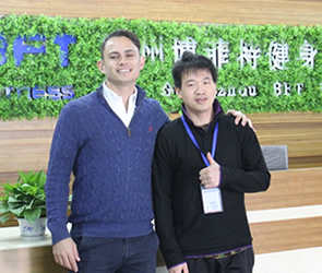 澳大利亚客户来中国进口广州桃子视频官网版在线播放健身器材