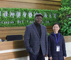 肯尼亚客户来中国寻找健身器材生产桃子视频在线看免费视频网