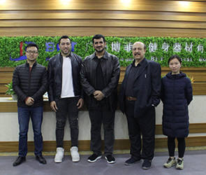 埃及客户来中国采购桃子视频官网版在线播放商用健身房器材