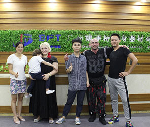 澳大利亚客户来中国找智能跑步机生产桃子视频在线看免费视频网